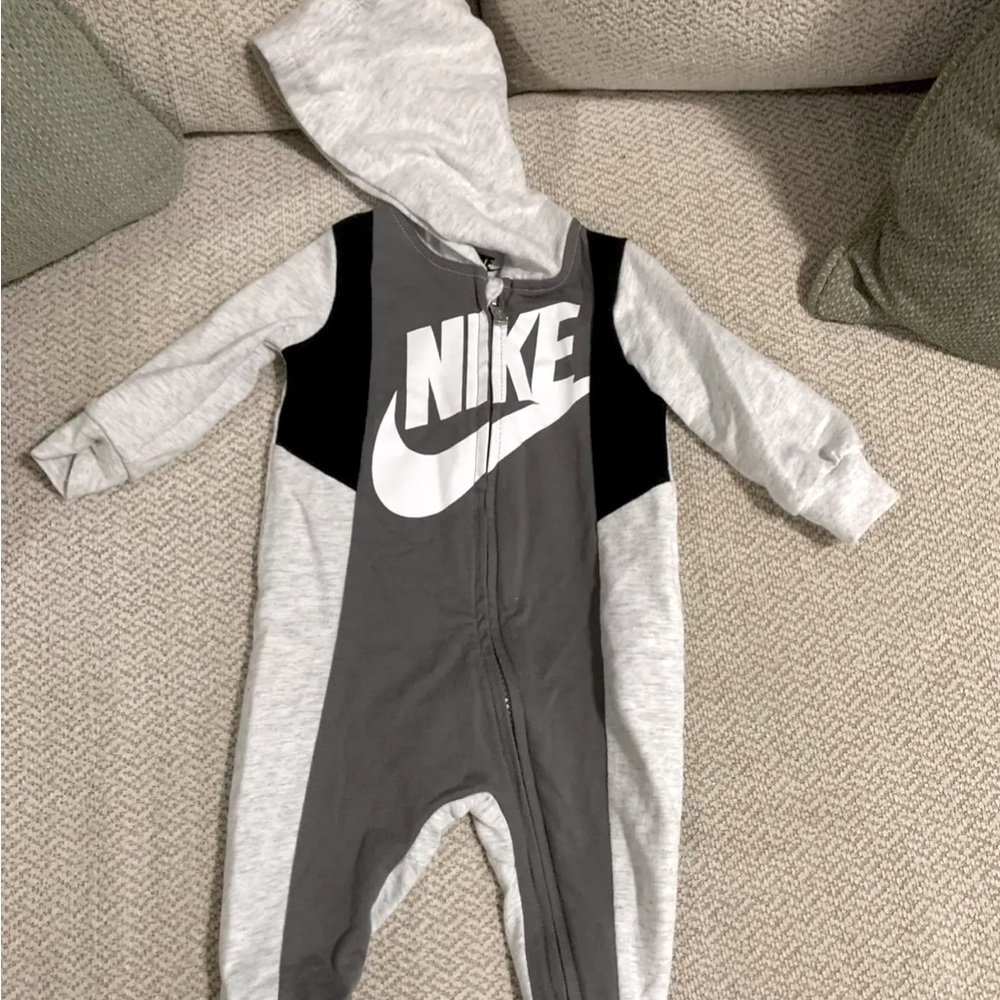 Nike 6mo zip up jumper